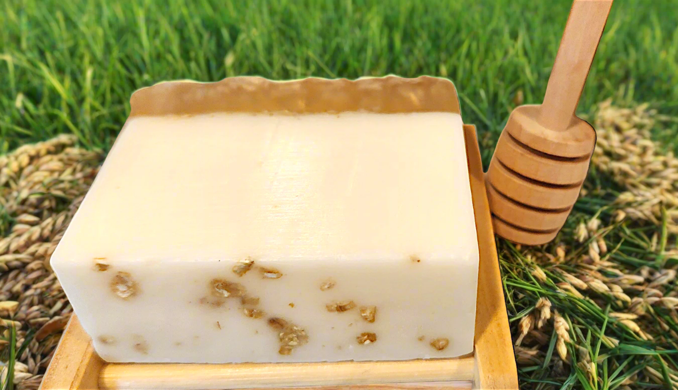 Bee Gentle - Natural Soap (Honey, Vanilla and Oatmeal)